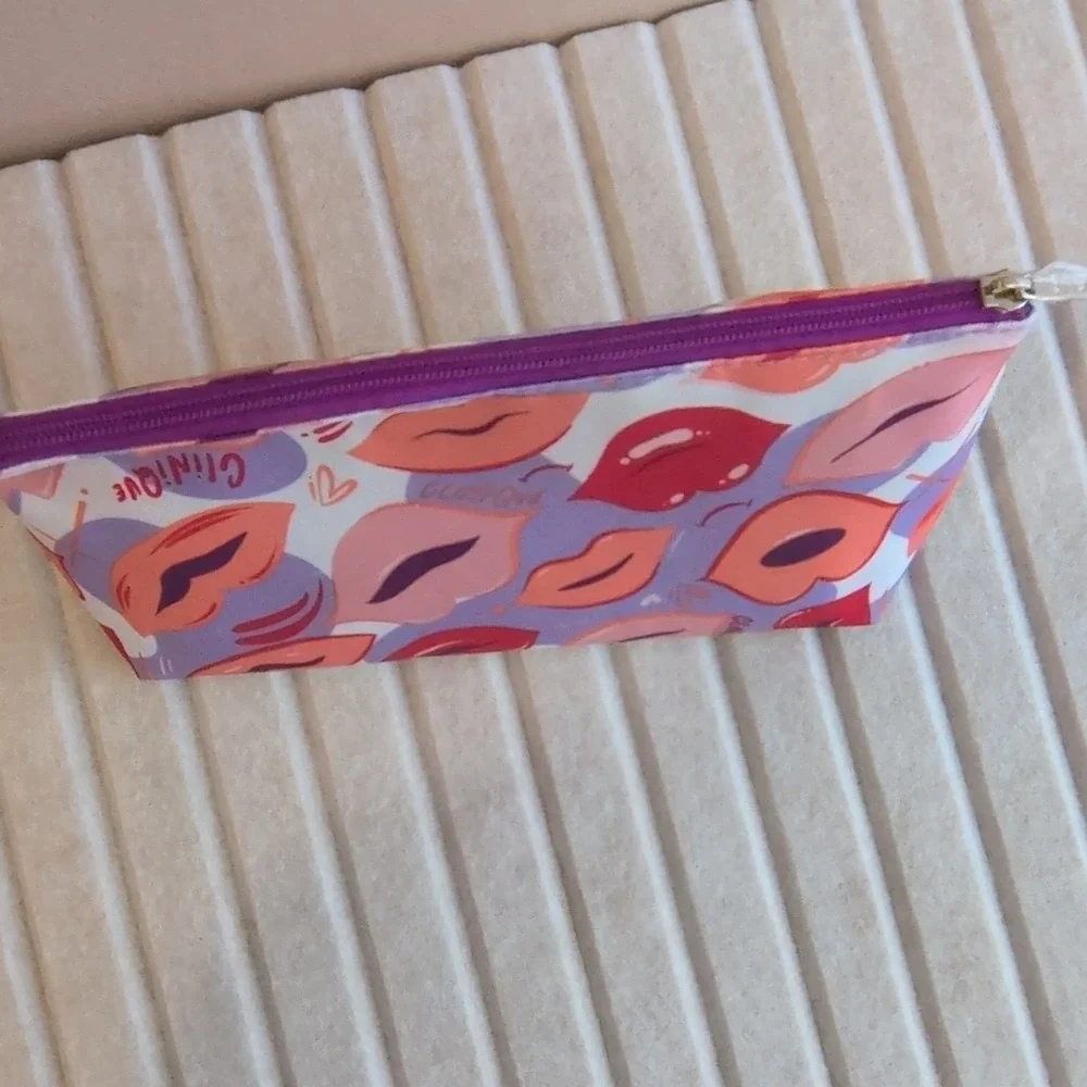 Clinique Makeup Bag Lips Print Purple Red Pink Orange White Fabric Zipper